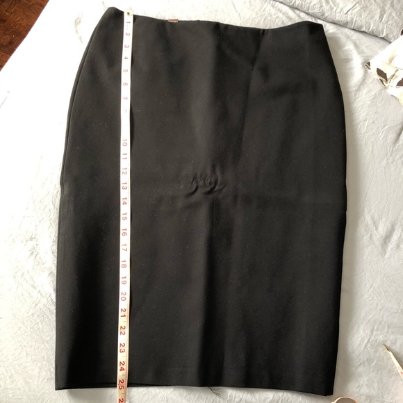 Ladies Danier pencil skirt - Picture 7 of 7